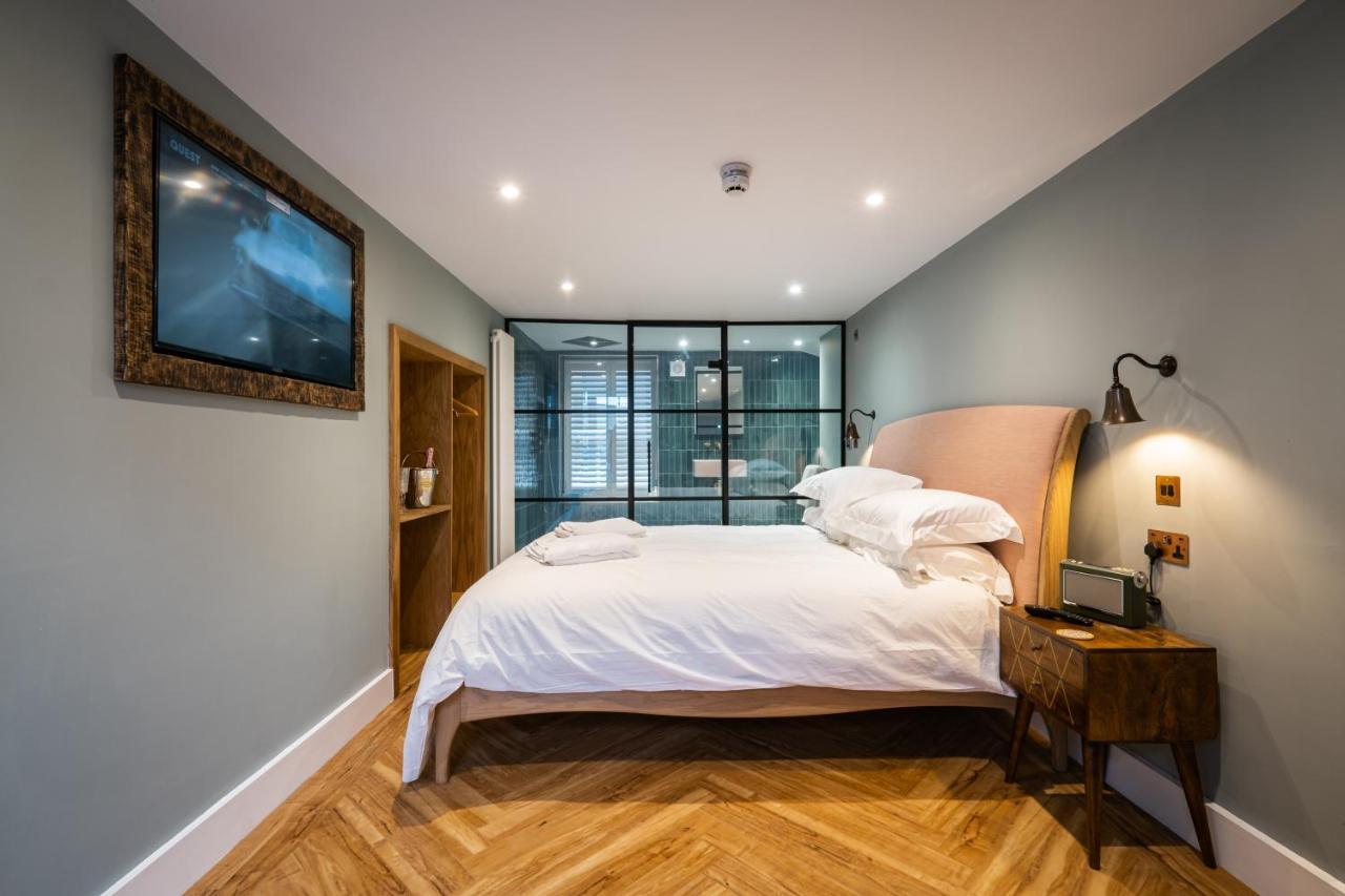 The White House Hotel Bowness-on-Windermere Exterior photo A bedroom at The Swan