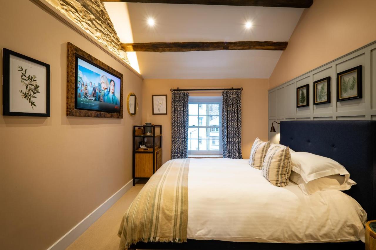 The White House Hotel Bowness-on-Windermere Exterior photo A bedroom at The Swan
