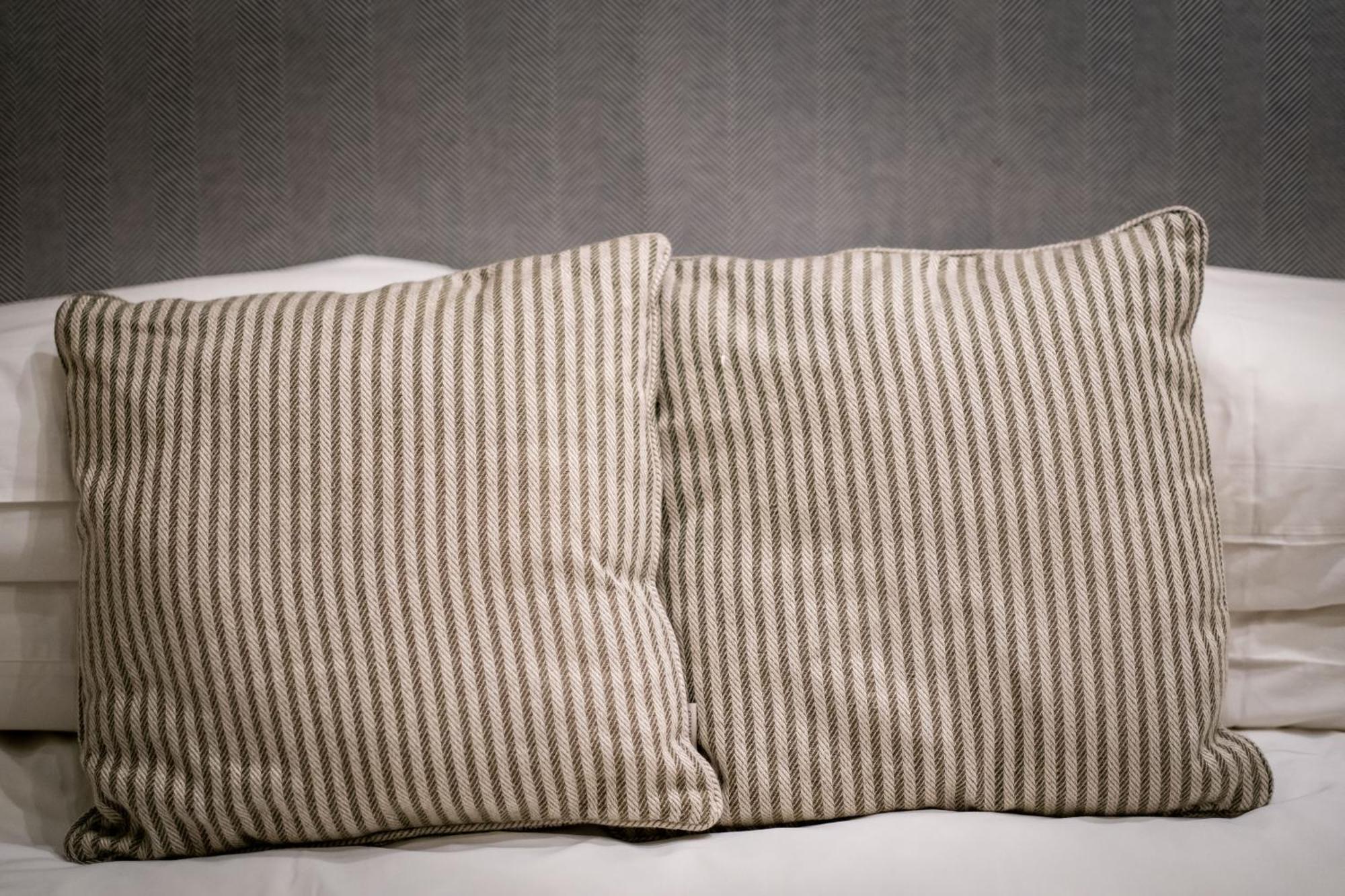 The White House Hotel Bowness-on-Windermere Exterior photo A pillow