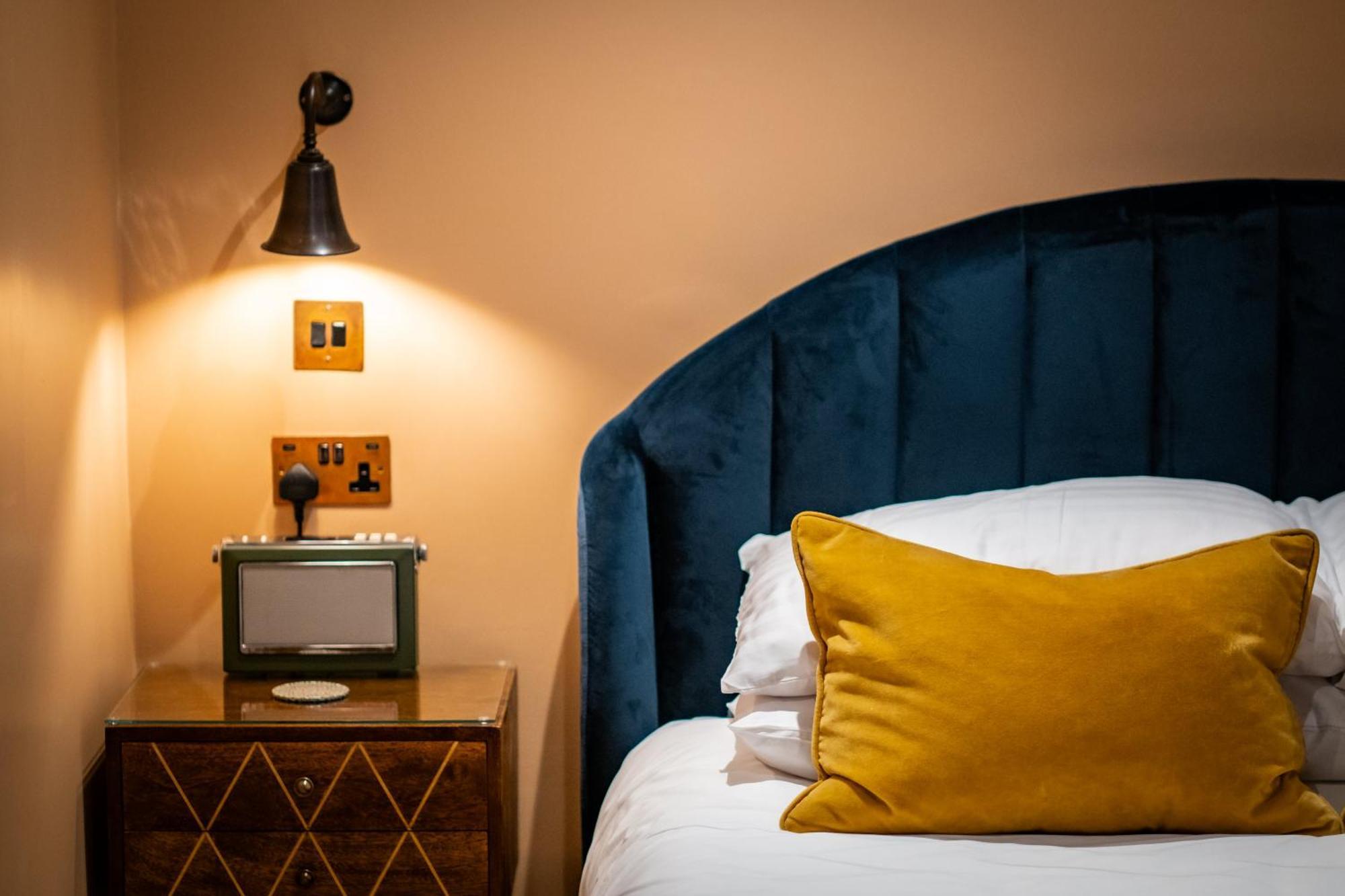 The White House Hotel Bowness-on-Windermere Exterior photo A bedroom at The Swan