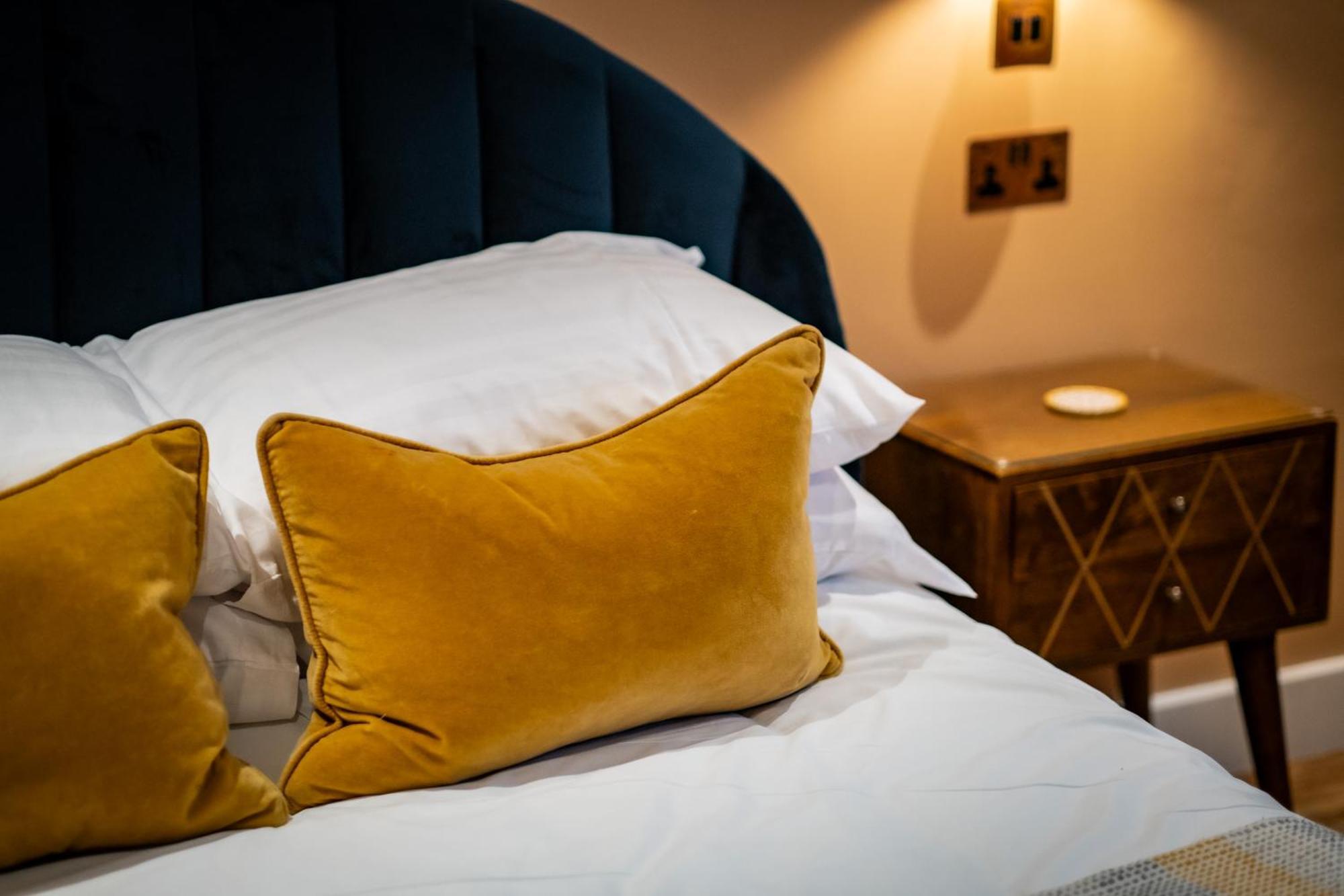 The White House Hotel Bowness-on-Windermere Exterior photo A cushion
